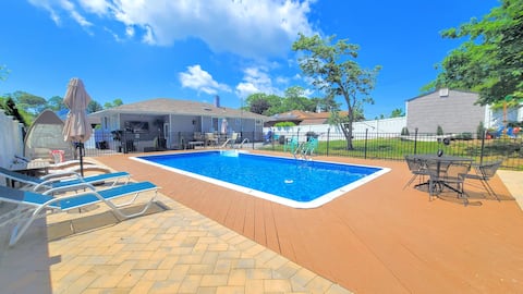 GoodVibezHouse2.0: HotTub + MiniGolf + Pool + FirePit