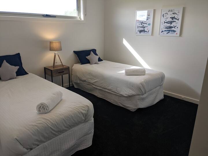 الطابق العلوي 2 × غرفة نوم واحدة