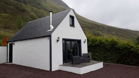 A cosy wee house amongst the hills.
