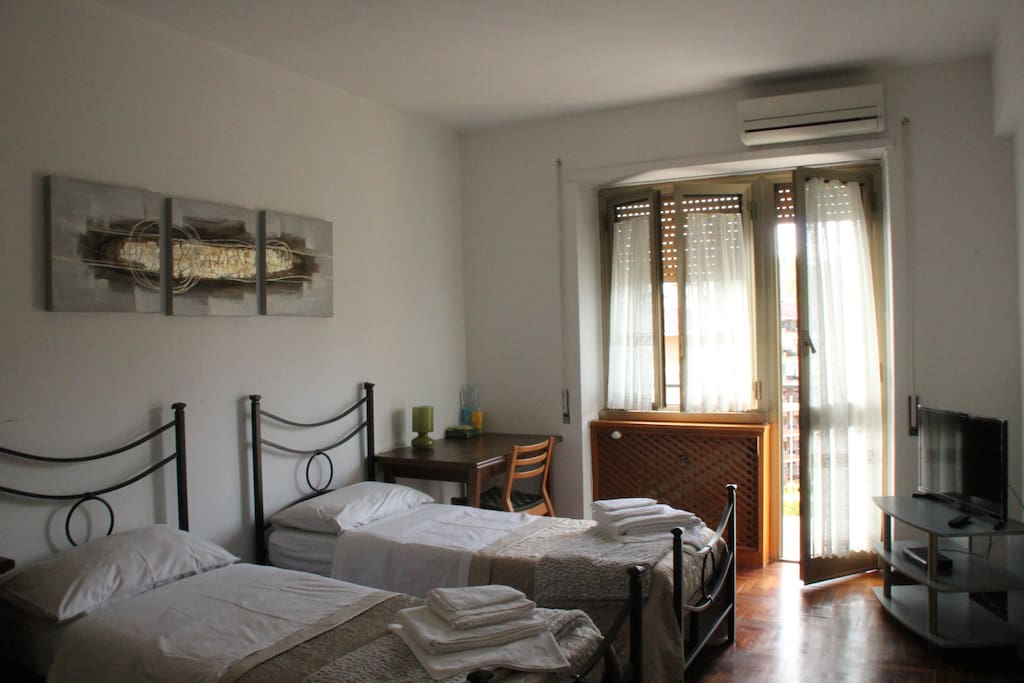 stanza doppia con balcone