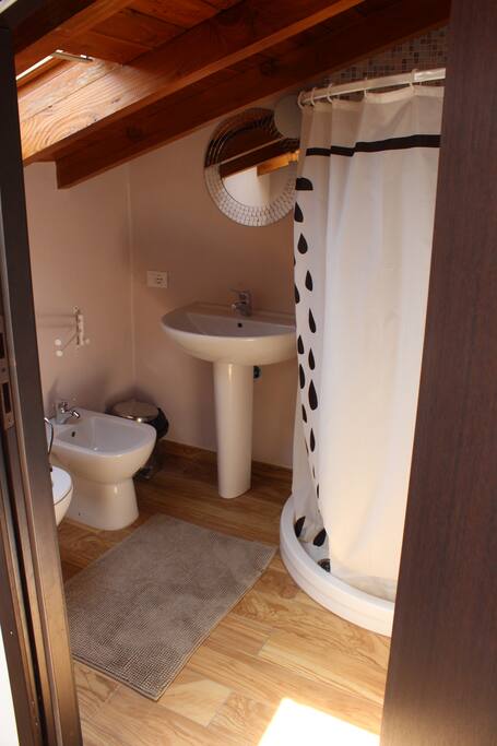 BAGNO PRIVATO CAMERA ROSSA