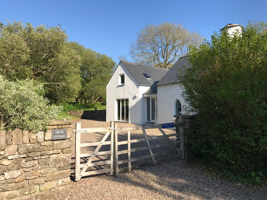 Shute Cottage in the sunshine.
