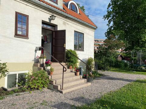 Cozy downtown garden town apartment with its own garden