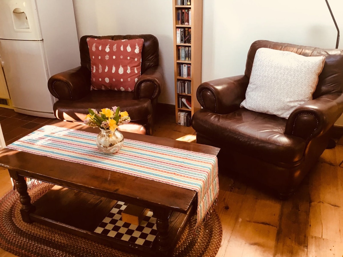 Popular Airbnb listing: The Lodge at the Three Horseshoes, Old Marston in Old Marston