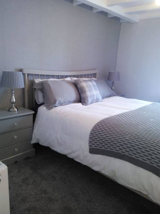 Double room with king-size bed