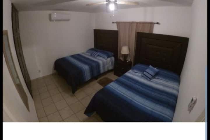 ريكامارا كون 2 كاماس ماتيمونياليس 
غرفة تضم سريرين كاملي الحجم