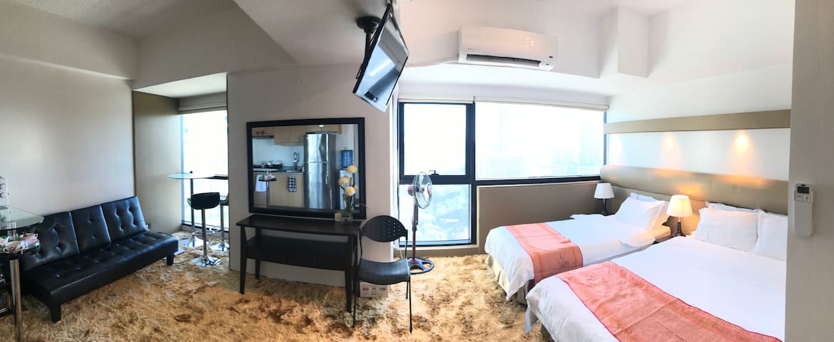 Airbnb 25 Adb Ave Vacation Rentals Places To Stay