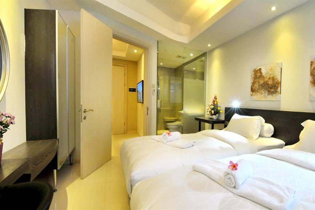 The Twin Bed Room