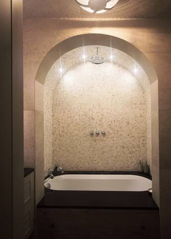 Luxurious Condo in Antwerp (incl. Indoor Parking) gallery image 3