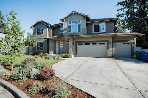 Sleeps 16+| BIG Home|Garage Parking| By Seattle