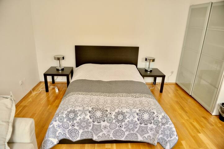 Vienna Small Original(13) near Sub, 10min 2 centre