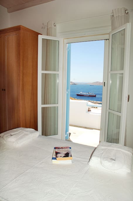 Bedroom with sea view and king size bed