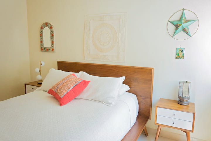 ห้องนอนที่สอง (Second Bedroom)