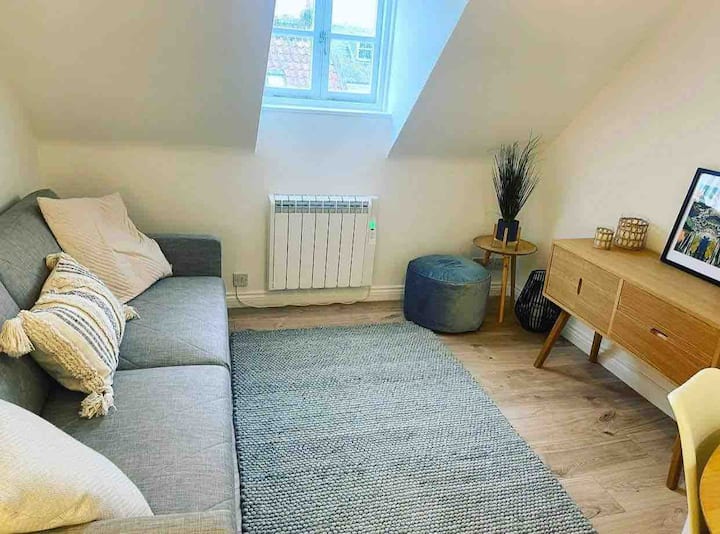 Modern 1 Bedroom Flat In The Heart Of St Aubin - Jersey
