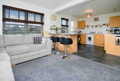 Modern 2 bedroom apartment with spectacular views