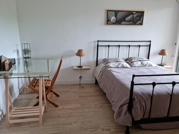 Spálňa, 1 140 x 190 lôžok a písací stôl