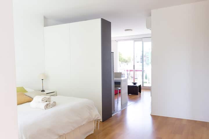 Мебелот и дистрибуцијата може да се разликуваат од вистинското студио во кое ќе престојувате