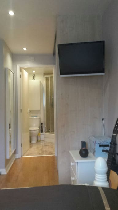 En suit with tv and free wi - fi