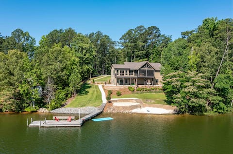 Luxury Lakehouse! Sleeps 15, Pets Welcome & Boat!