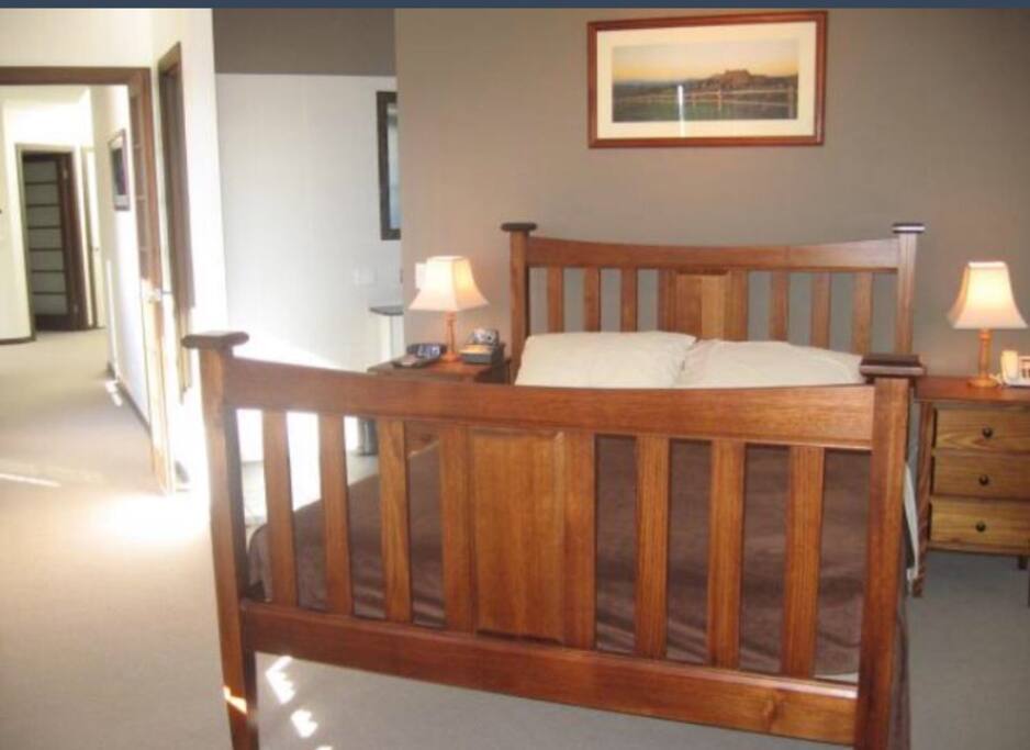 Master bedroom - King