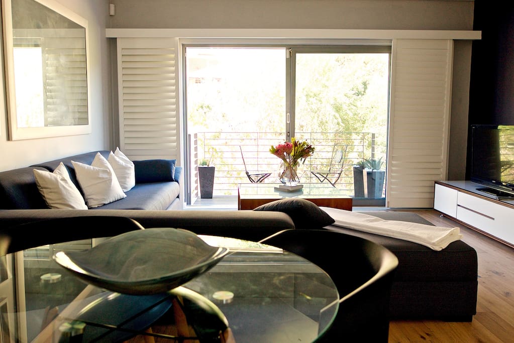 Open plan lounge & dining area