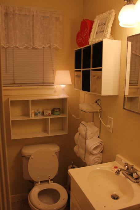 Small, quaint bathroom