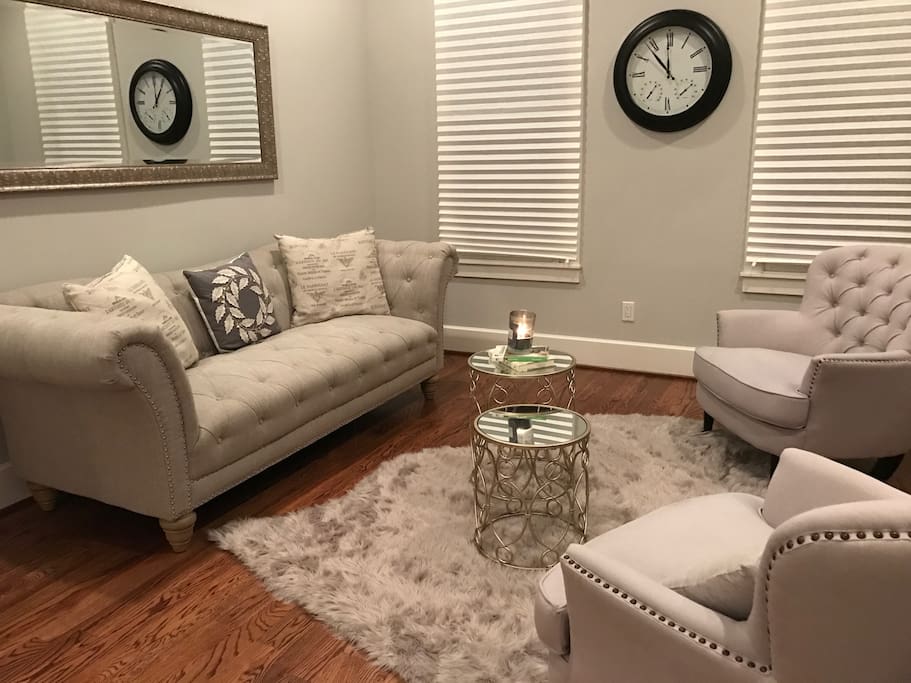 Entry sitting area