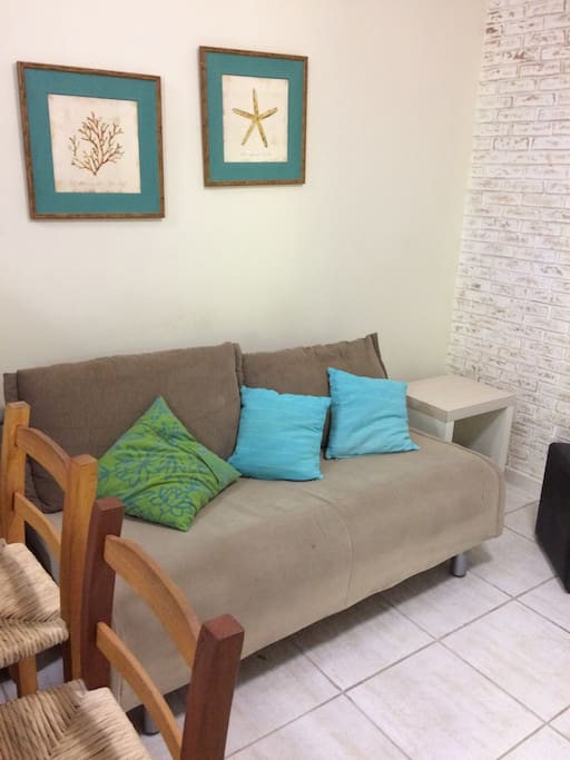 Sala com sofá cama