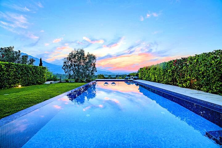 Cretan Mansion Heated Pool gallery image 2