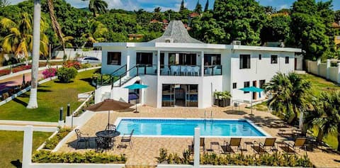 VIBES COVE enjoy your stay while getting pampered