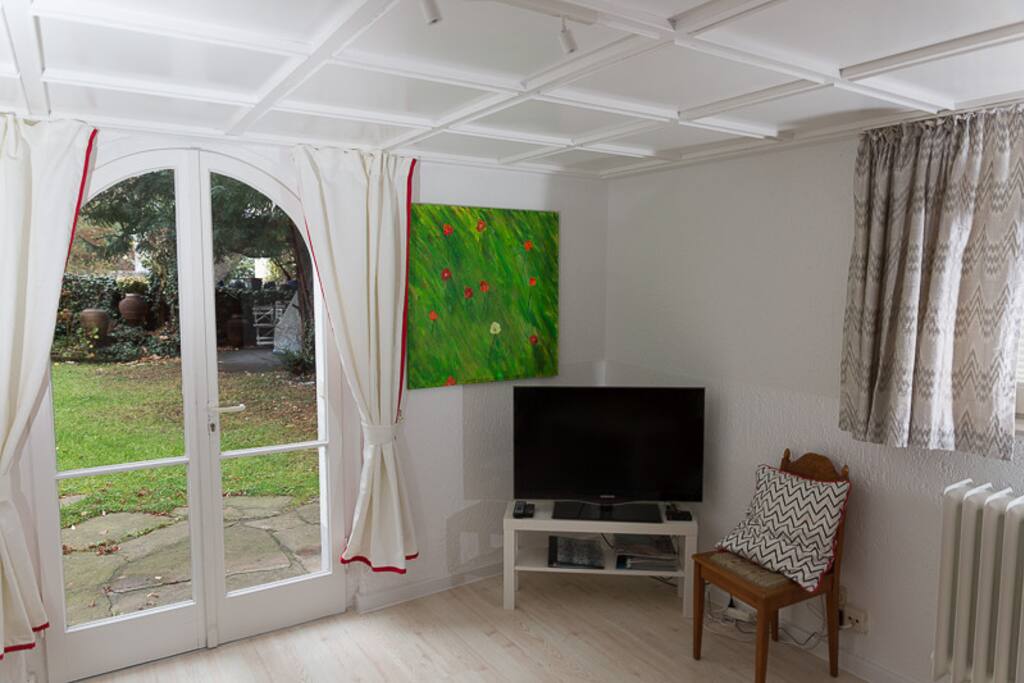 Wohnzimmer mit Sat-TV