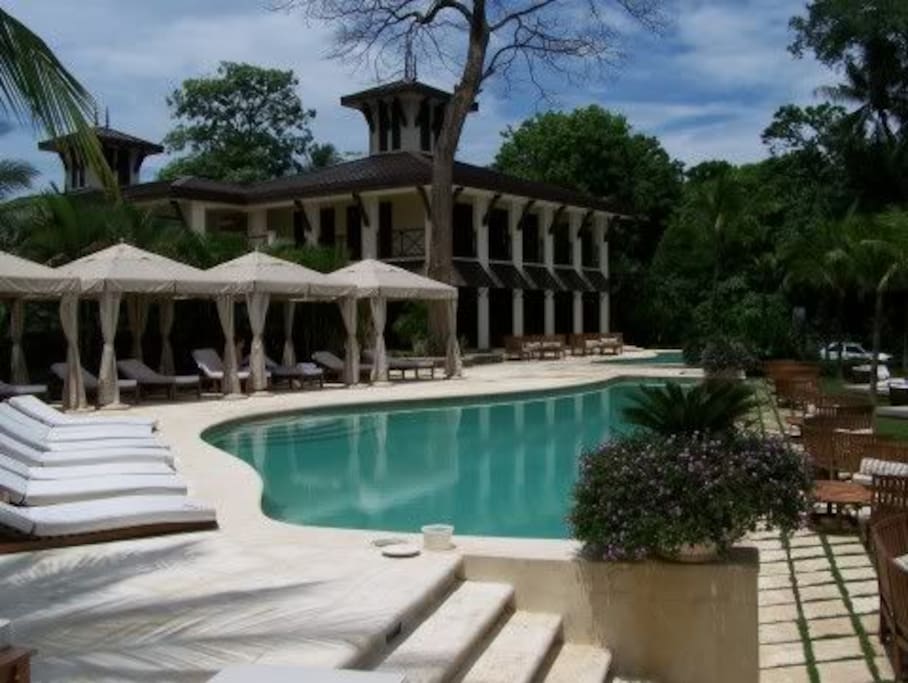 Beach Club with 2 Infinity pools & Air Conditioned Restaurant/Bar