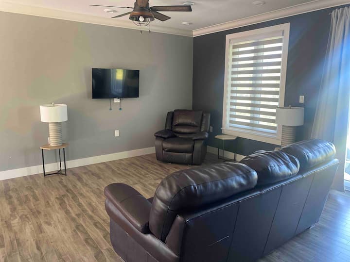 Cheerful 2-bedroom Waterfront Home - Port Hawkesbury