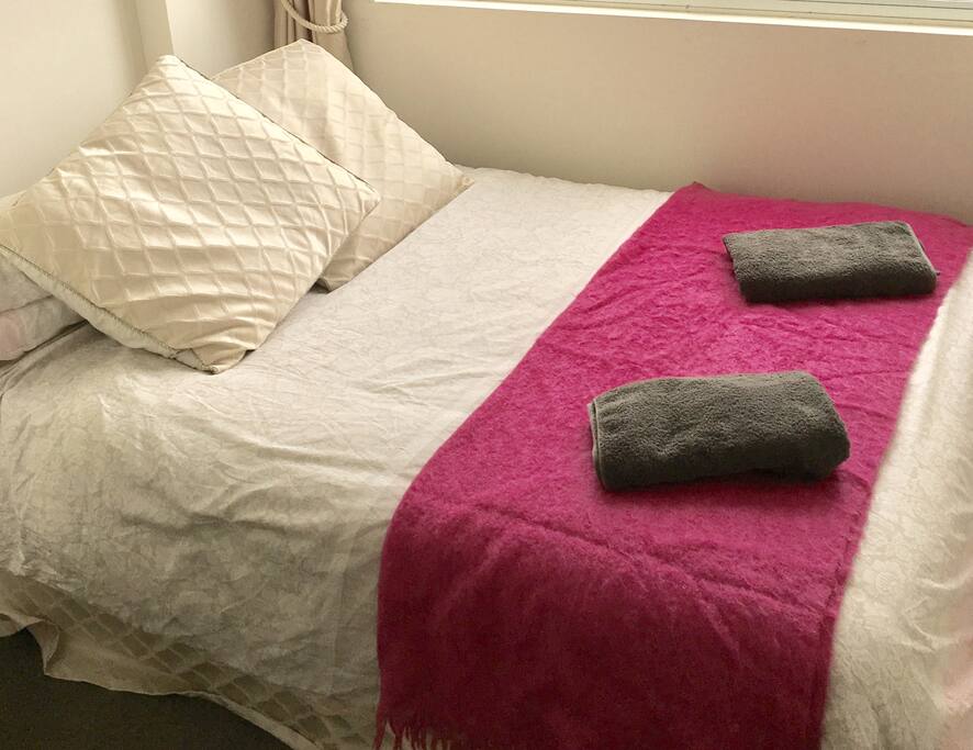 Bedroom 1 sleeps 2 people
