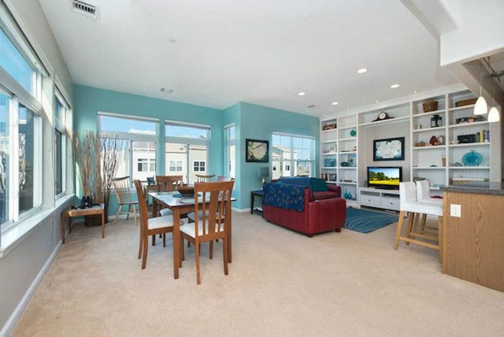 Spacious living and dining area