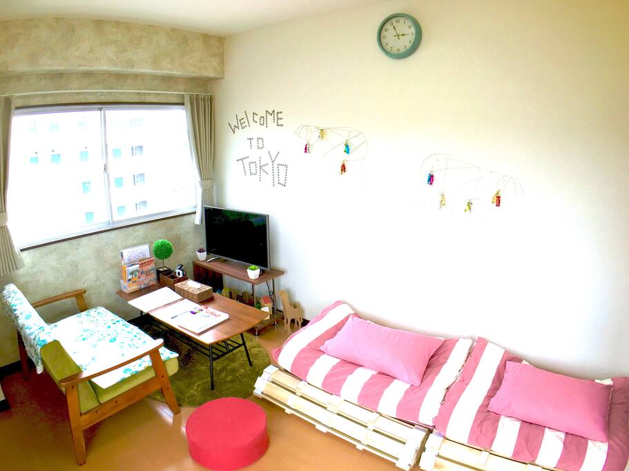 Living room with
lovely sofas.かわいいソファーのある、リビングルーム♪