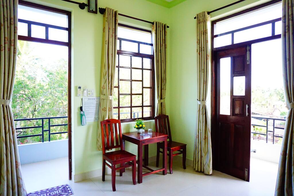 Windows, seating area