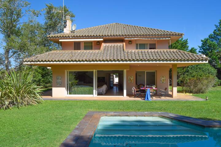 Villa in Golf Platja de Pals-100 mts from the sea. gallery image 3