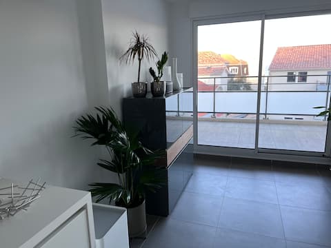 Annonce Airbnb populaire: Air-conditioned 80 m2 duplex with sea view and garage à Marseille 8e Arrondissement