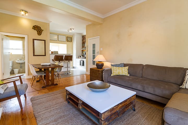 Spacious 2BED Woodstock, Private Pool & Parking