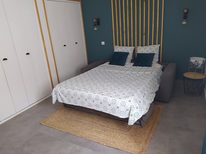 Sovrum
Bäddsoffa (bultex sängkläder) 
140x200