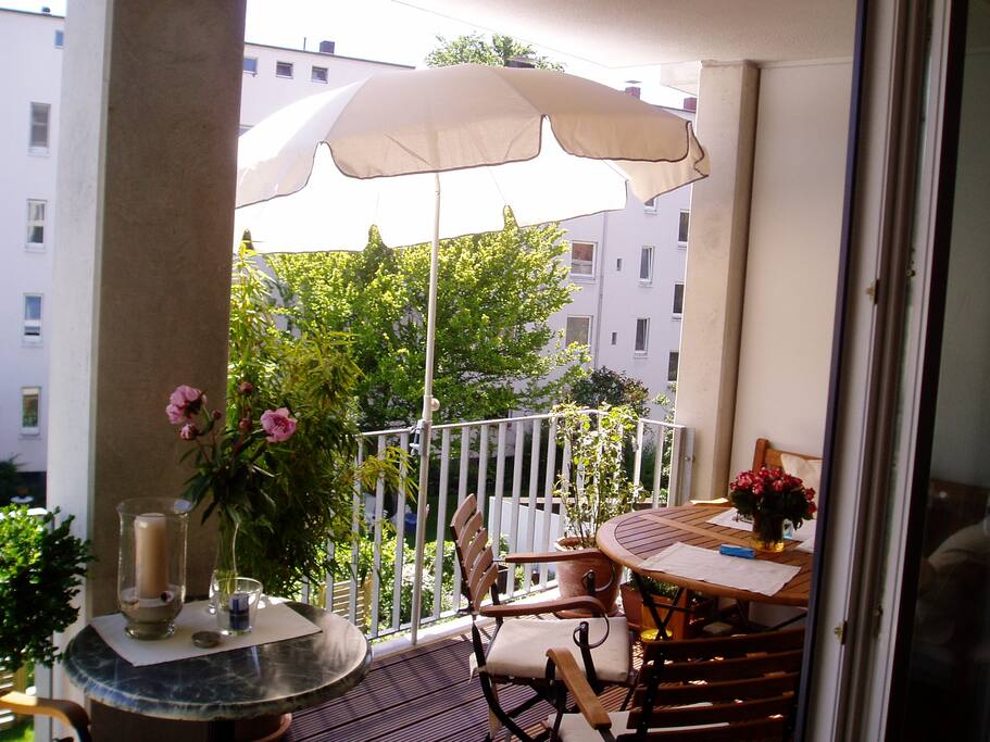 Südbalkon mit Gartenblick
