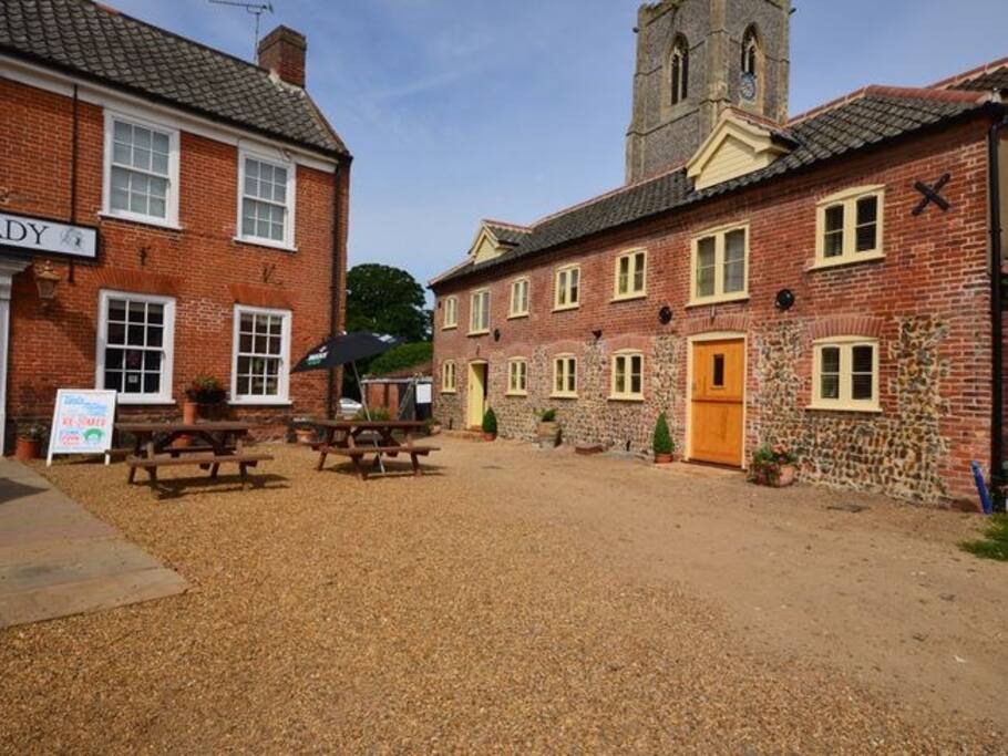 The White Lady & Cottages
