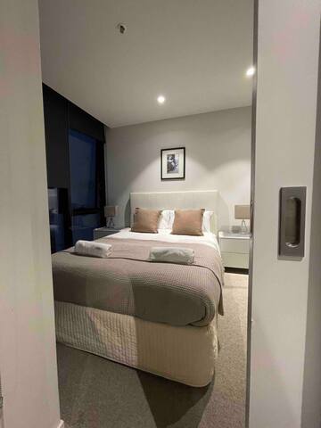 Action in vibrant Collingwood/Fitzroy!