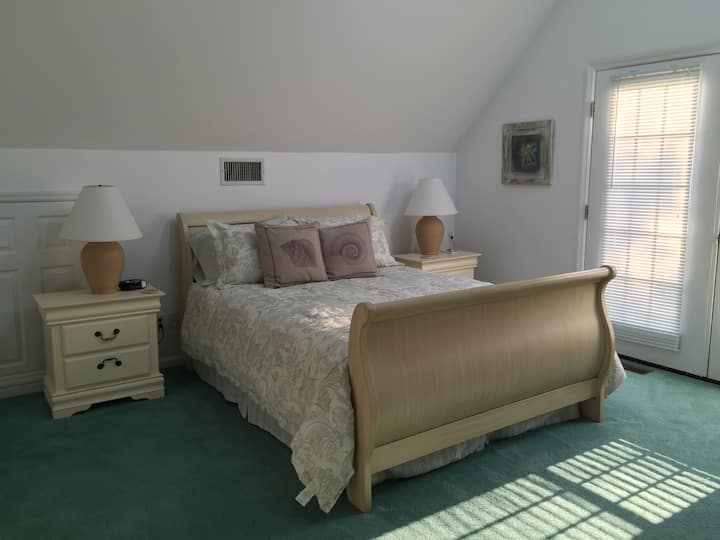 ห้องนอนใหญ่ชั้นบน