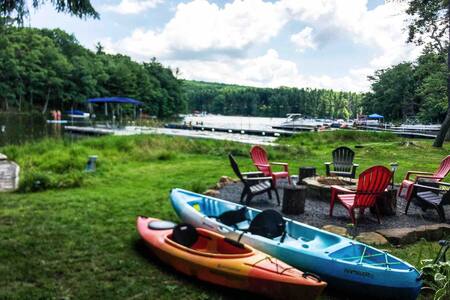 Family friendly Cozy, private dock Sparkling CLEAN