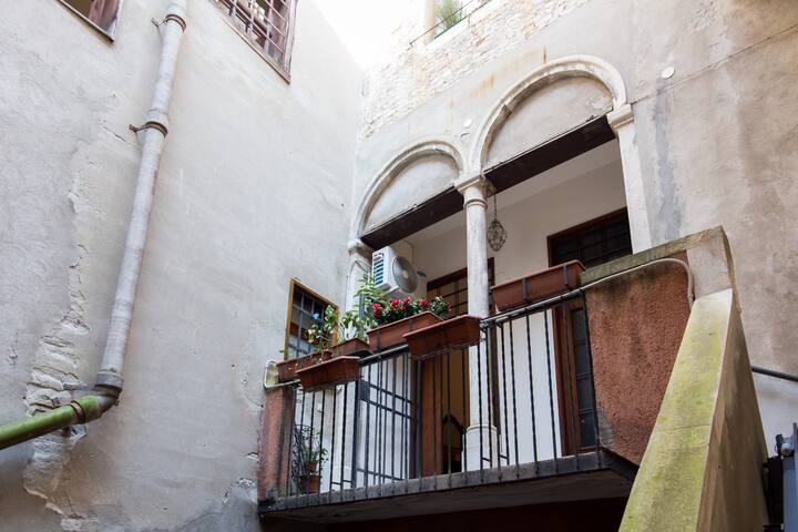 Truly Venice Apartment gallery image 2