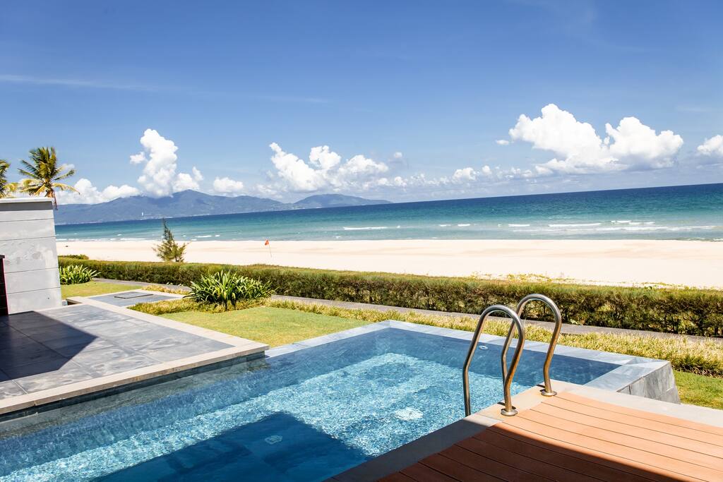You and your companions will stay in this beautiful villa with majestic views of the beach. You can't get closer to the beach than this! ^^
