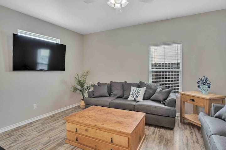 The Blue Crab: Full Townhome, Heated Pool, 2br/3ba - Corpus Christi, TX