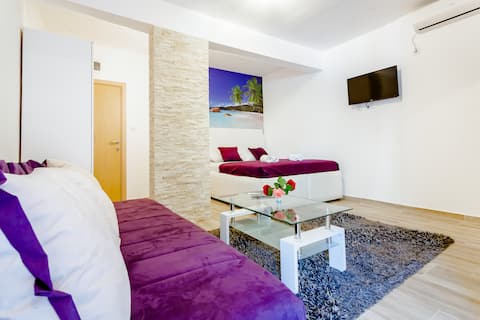 Successful Airbnb property: COME and SEE for yourself! THE BEST LUX apartment in Bijeli Do